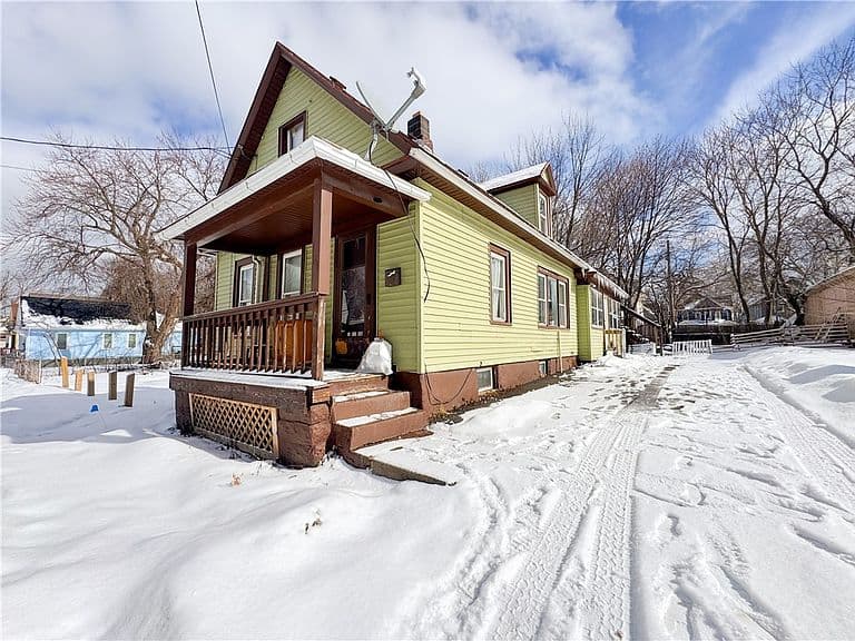 Listing photo 2
