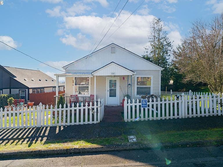 Listing photo 2