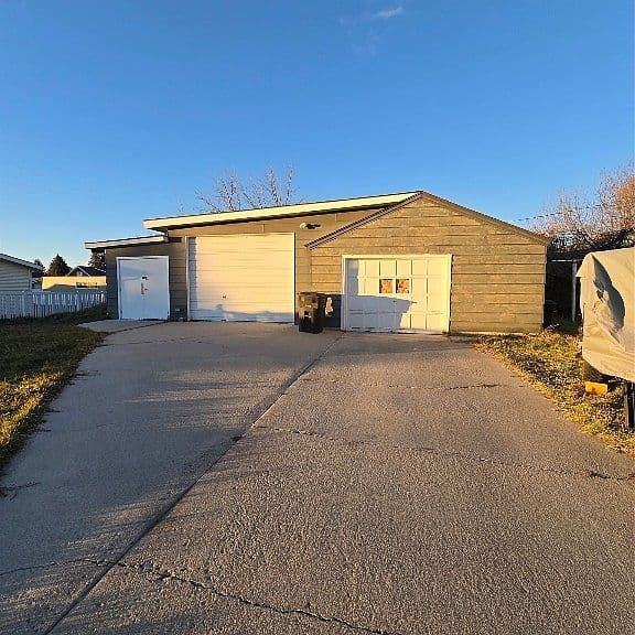Listing photo 3