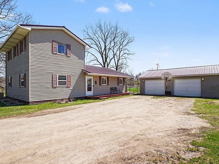 Listing photo 2