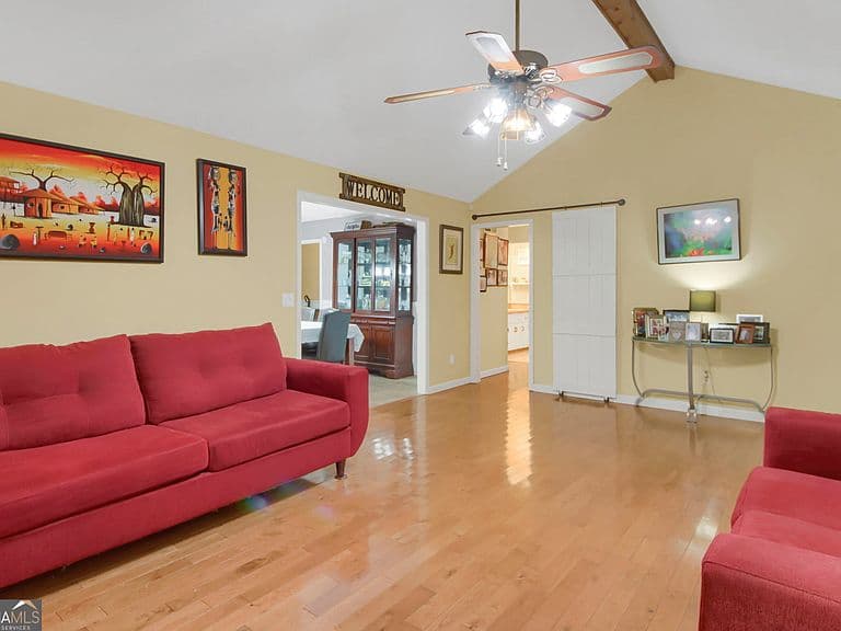 Listing photo 5