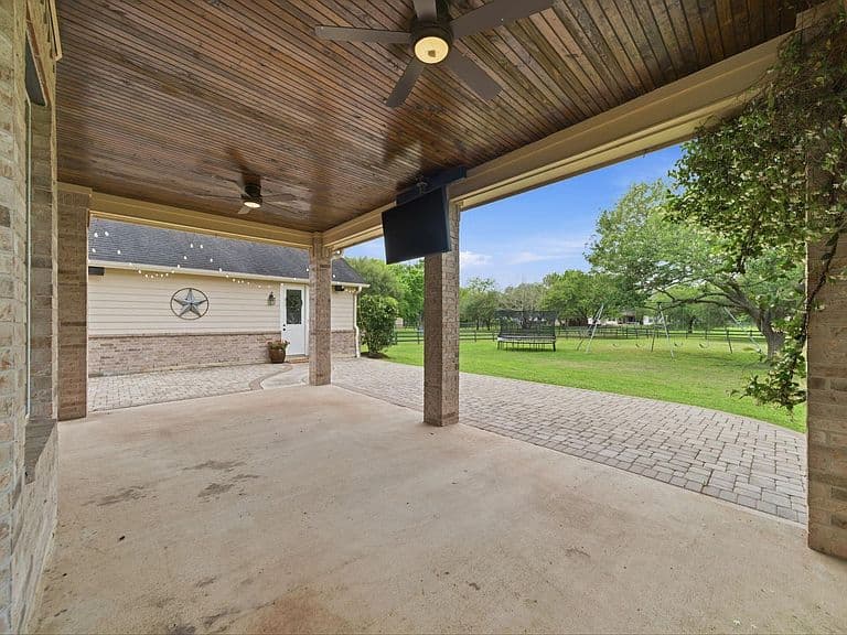 Listing photo 5