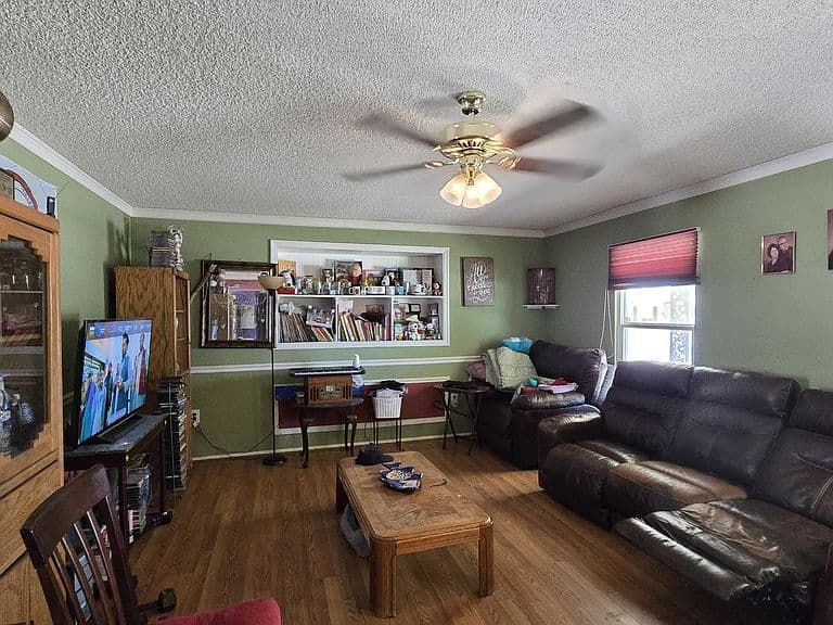 Listing photo 5