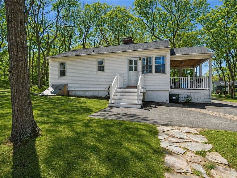 Listing photo 2
