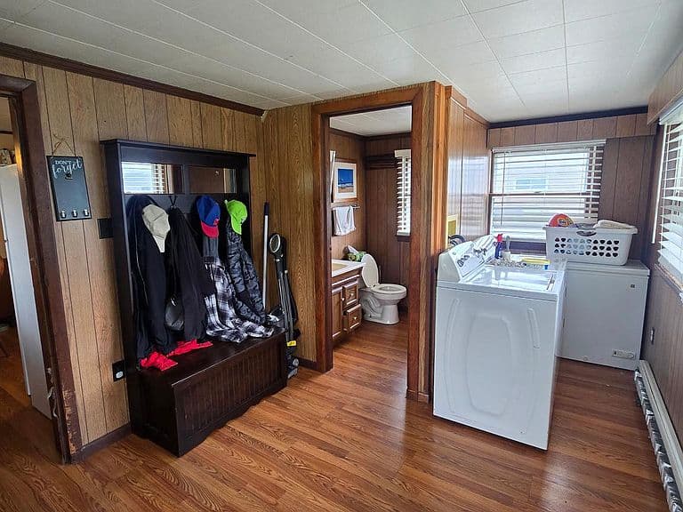 Listing photo 5