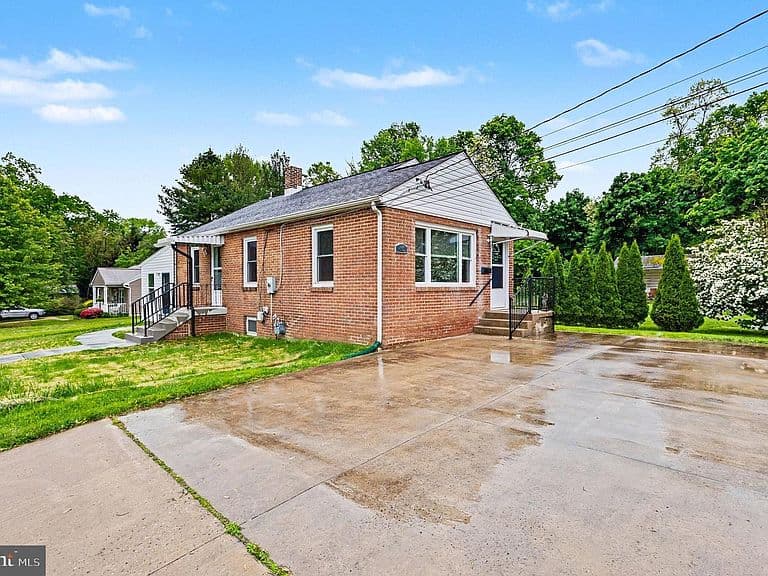Listing photo 4