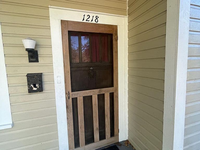 Listing photo 2