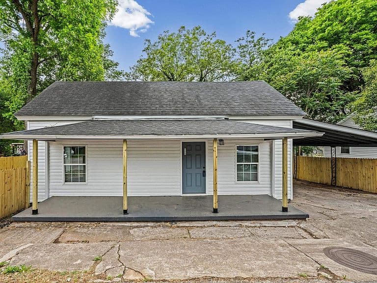 Listing photo 2