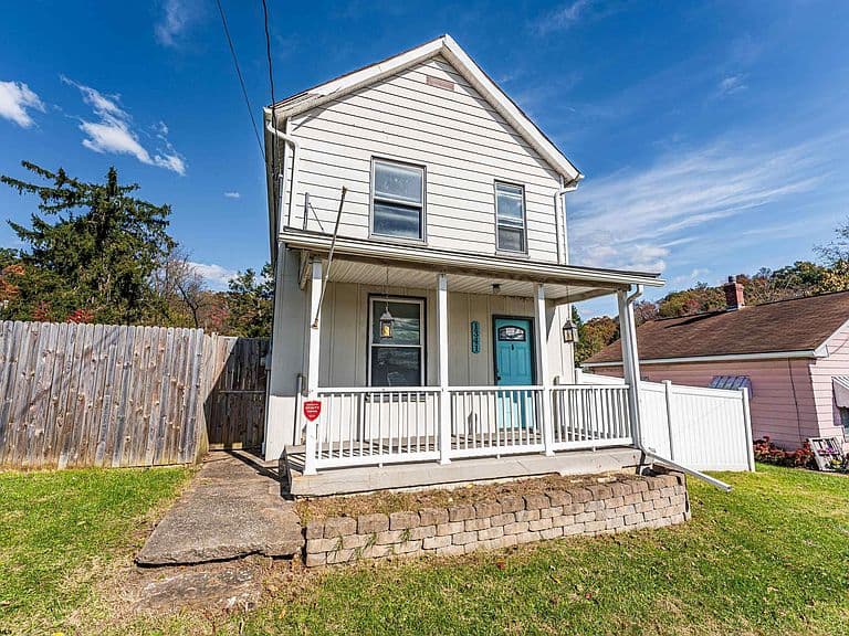 Listing photo 2