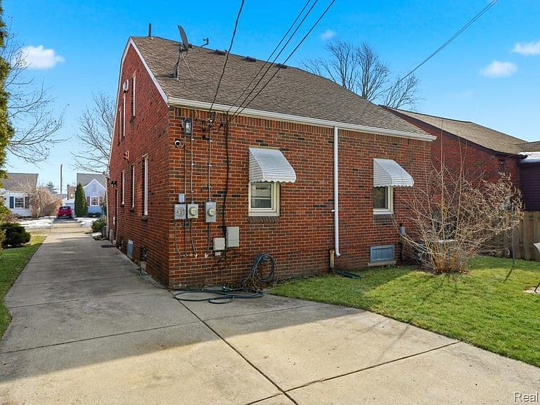 Listing photo 4
