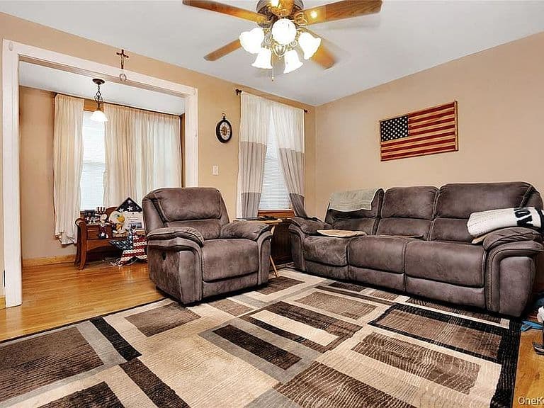 Listing photo 3