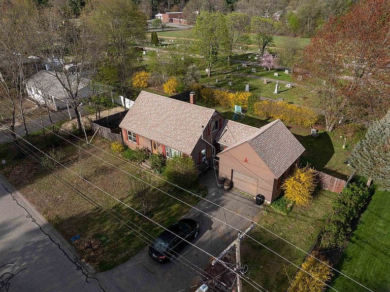 Listing photo 3