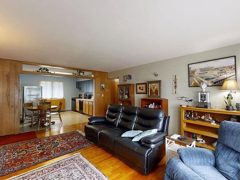 Listing photo 5