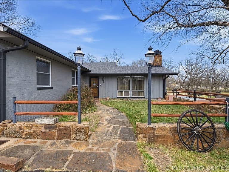 Listing photo 5