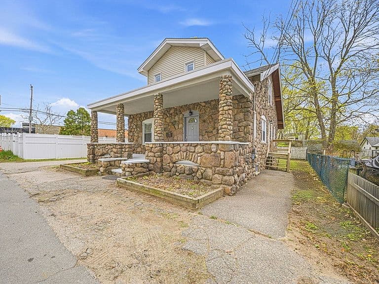 Listing photo 4