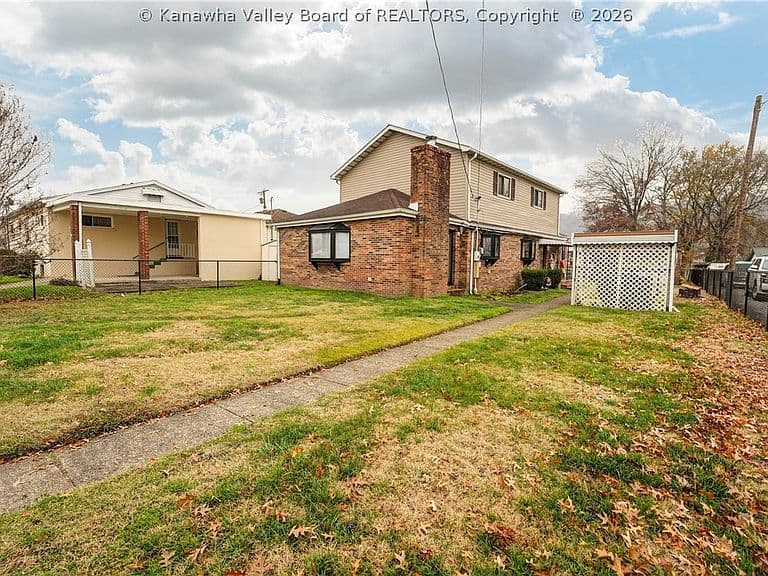 Listing photo 2