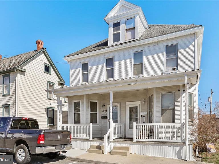 Listing photo 2