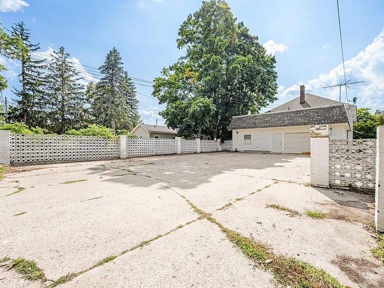 Listing photo 5