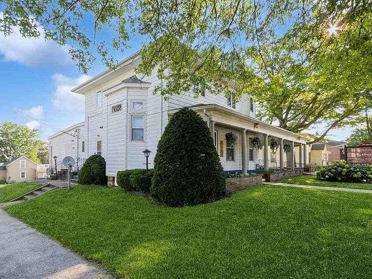 Listing photo 3