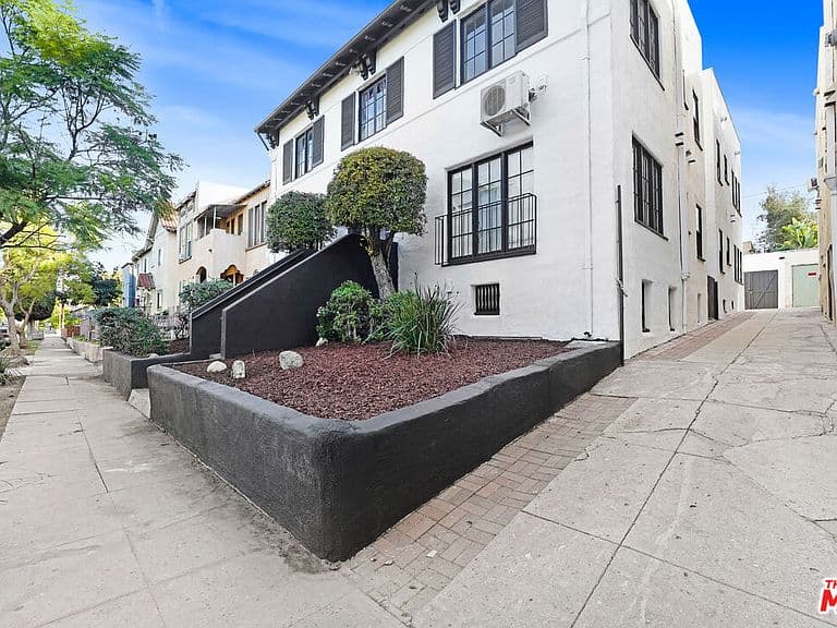 Listing photo 5