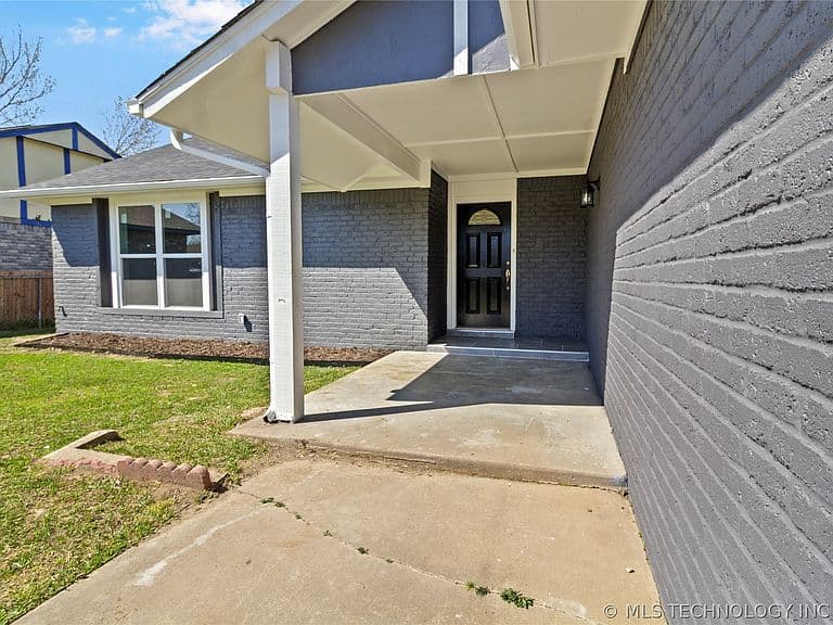 Listing photo 3