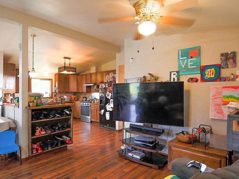 Listing photo 5