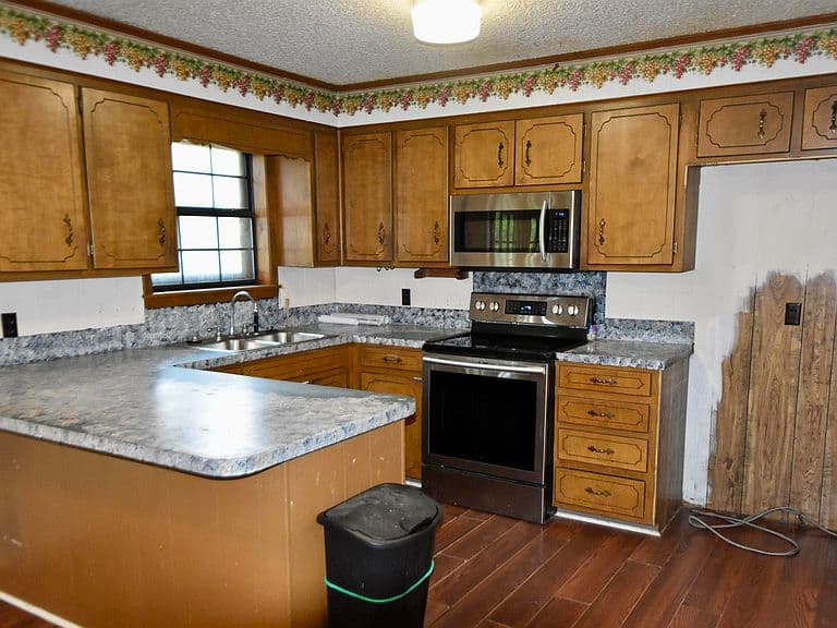 Listing photo 2