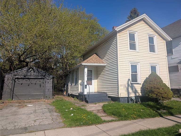 Listing photo 2