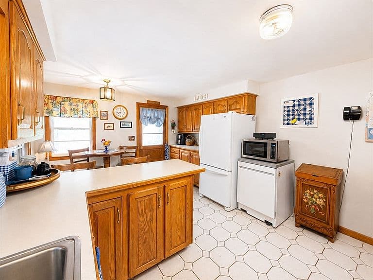 Listing photo 4