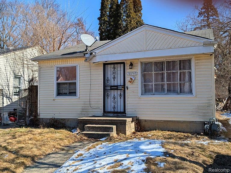 Listing photo 2