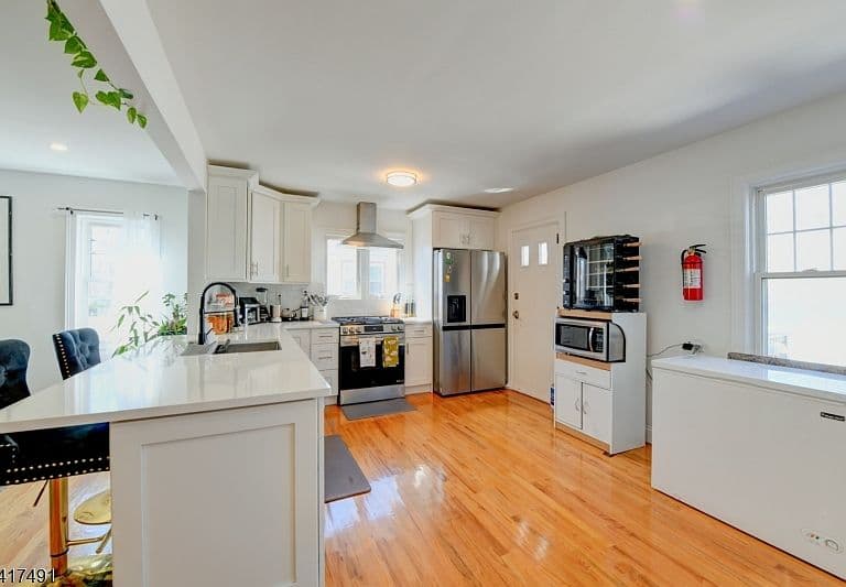 Listing photo 4