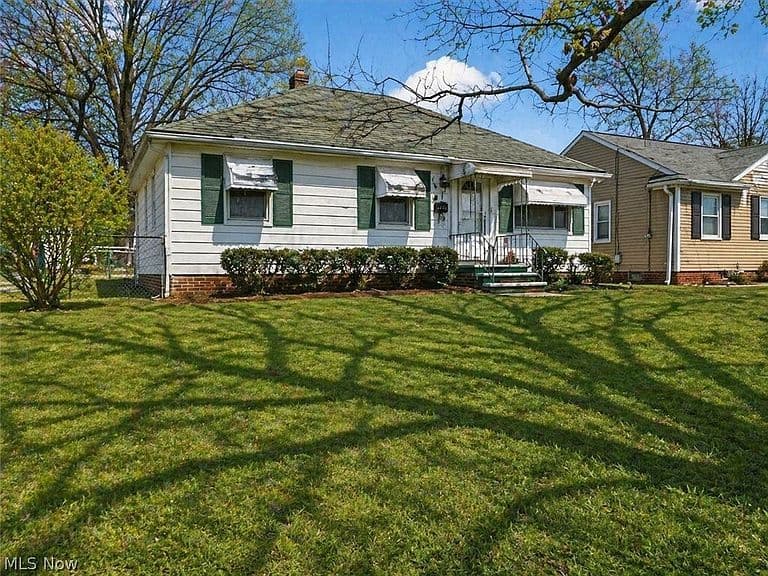 Listing photo 2