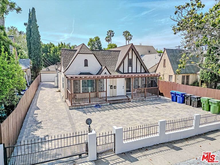 Listing photo 3