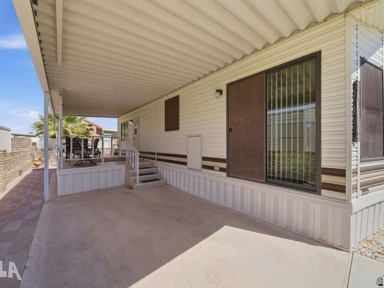 Listing photo 4