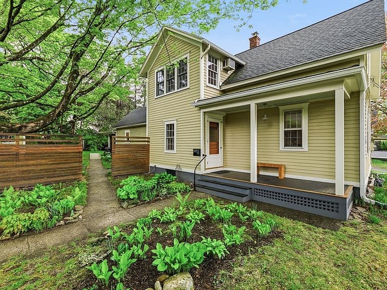 Listing photo 2