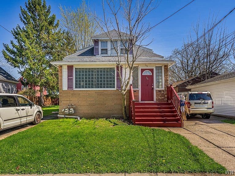 Listing photo 2