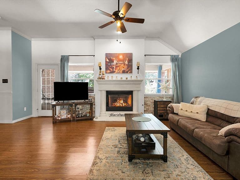 Listing photo 3