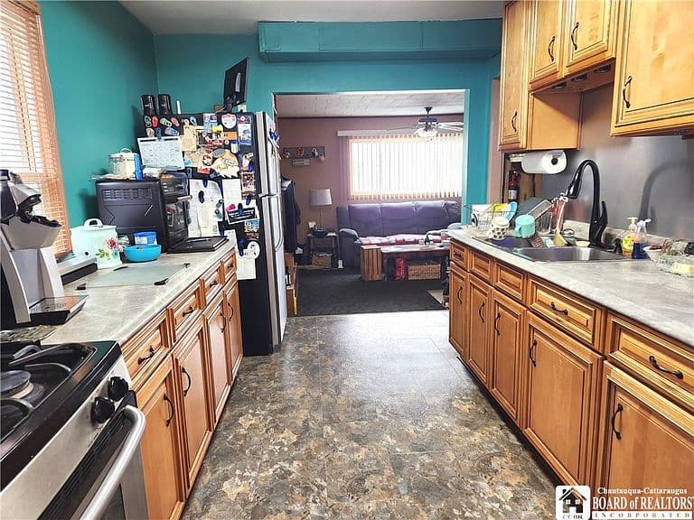 Listing photo 2