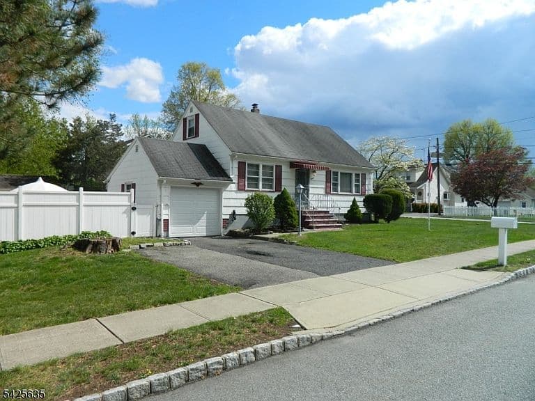 Listing photo 3