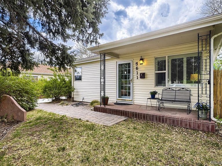 Listing photo 2