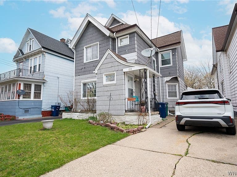Listing photo 2
