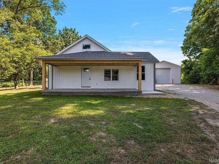 Listing photo 4