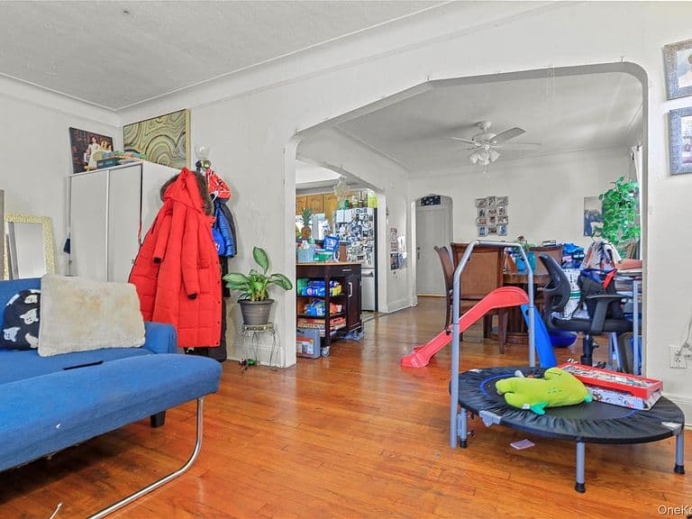 Listing photo 5
