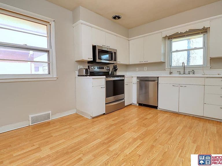 Listing photo 5