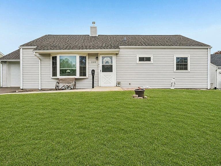 Listing photo 2