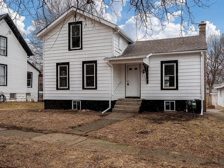 Listing photo 2