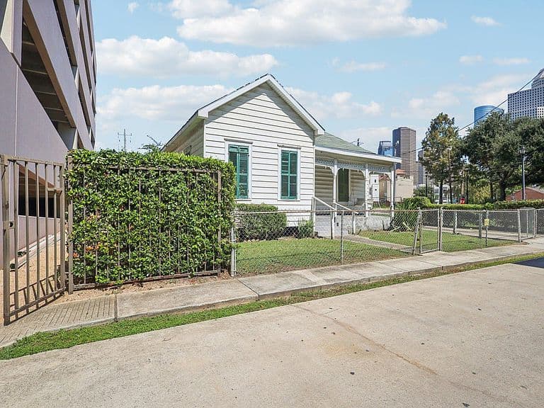 Listing photo 5
