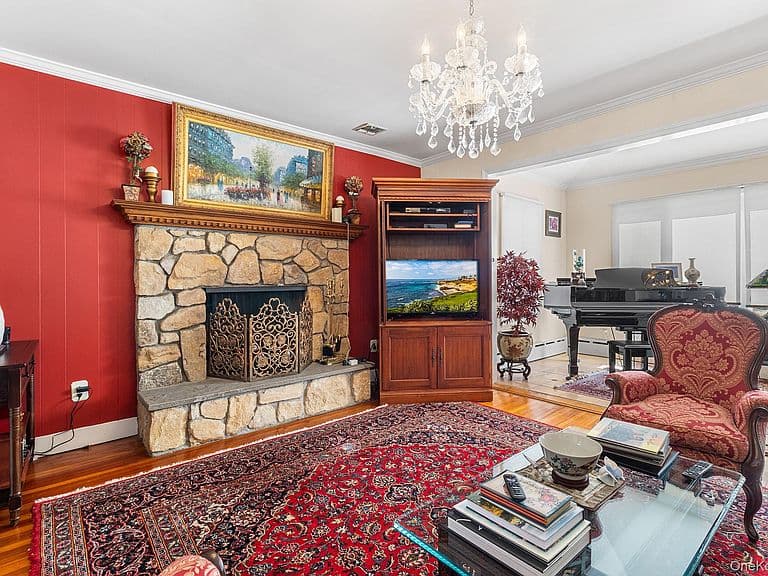 Listing photo 3