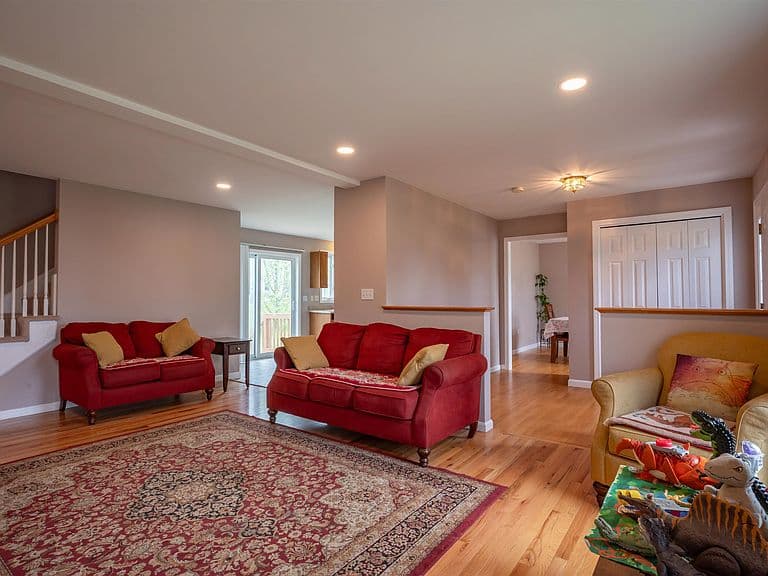 Listing photo 4