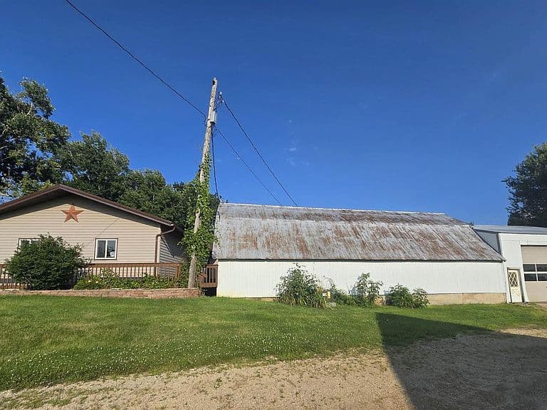 Listing photo 4
